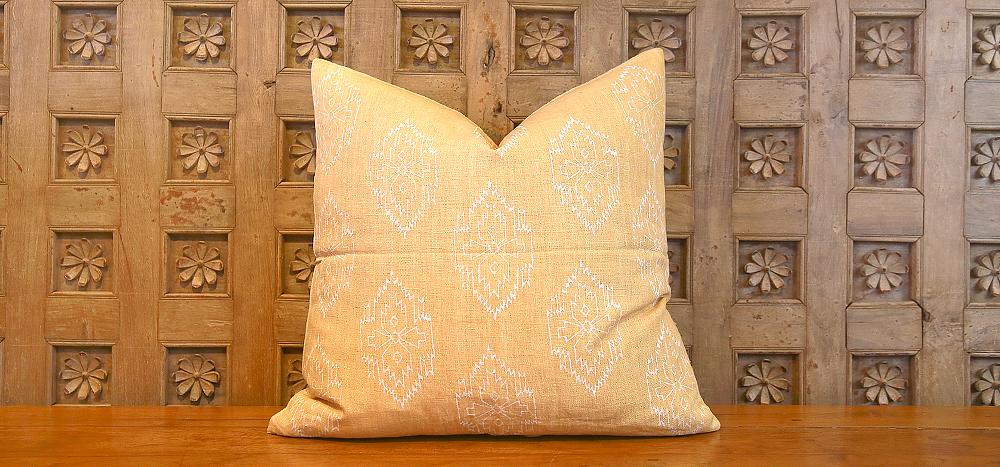 DE-COR | Globally Inspired, Chimalli Aztec Block Print Pillow (Trade)