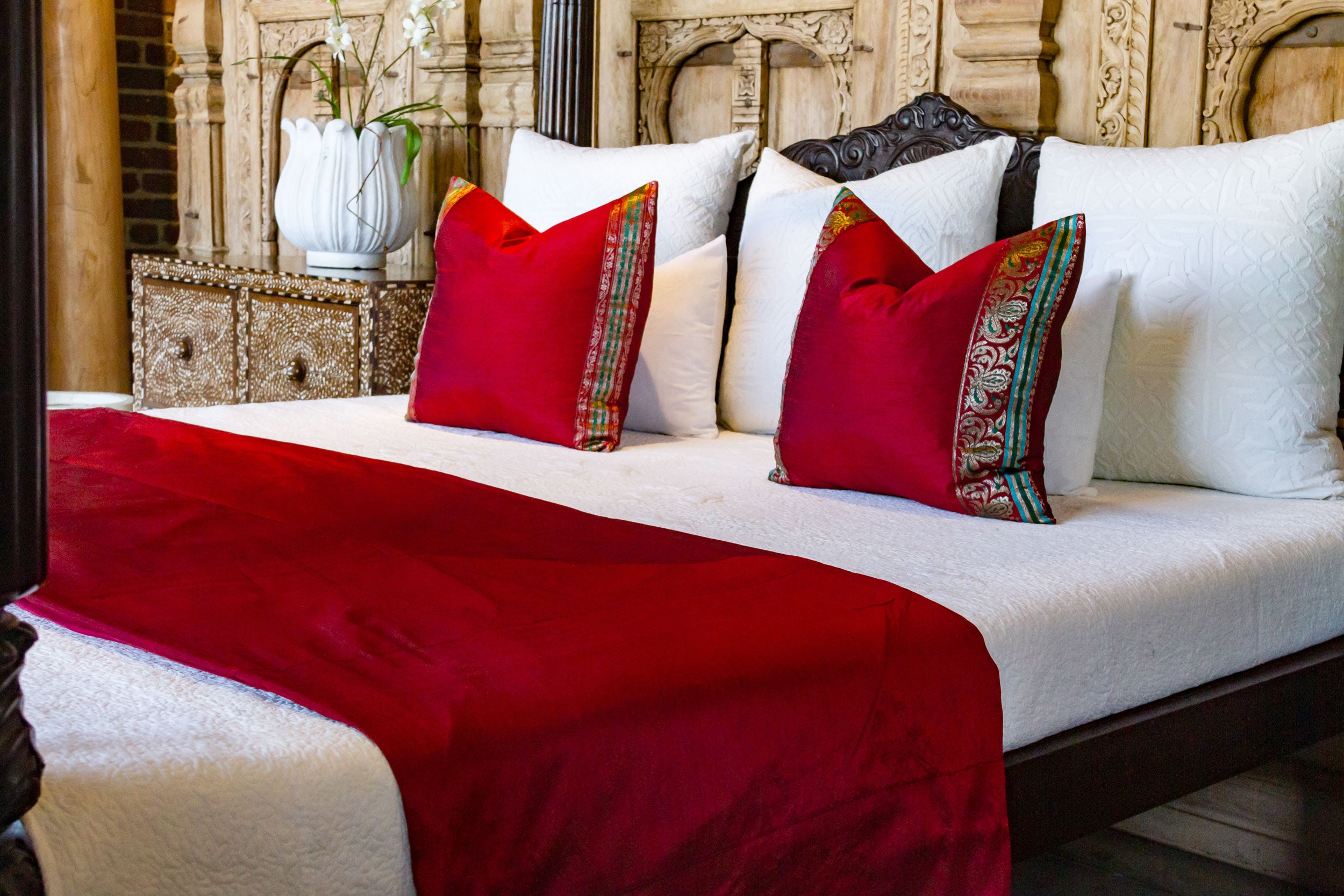 DE-COR | Globally Inspired, Crimson Silk Blend Duvet Cover