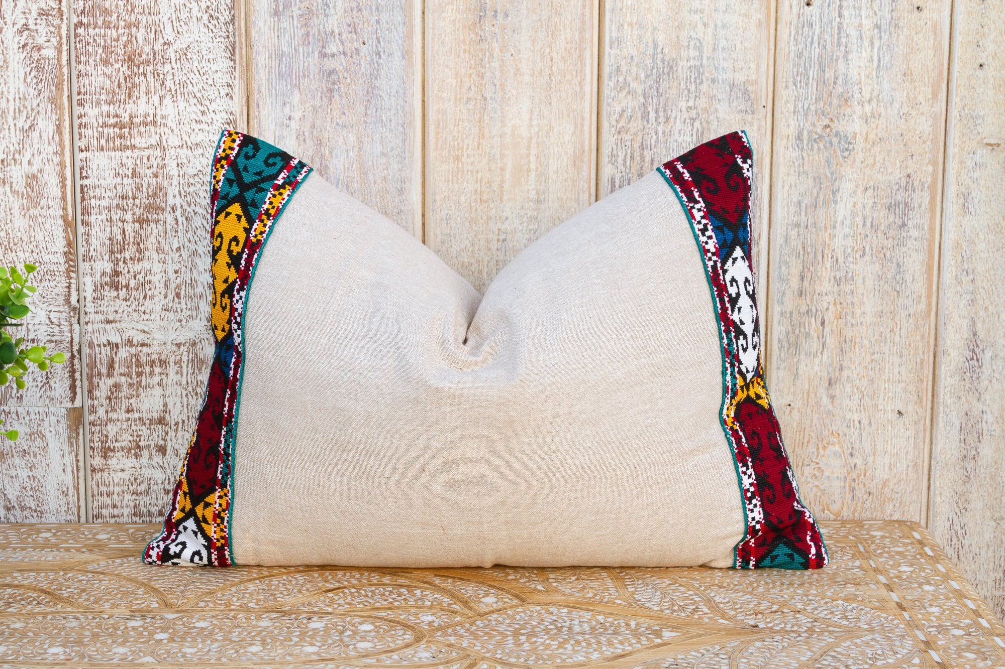 DE-COR | Globally Inspired, Czaee Linen Tribal Border Pillow (Trade)