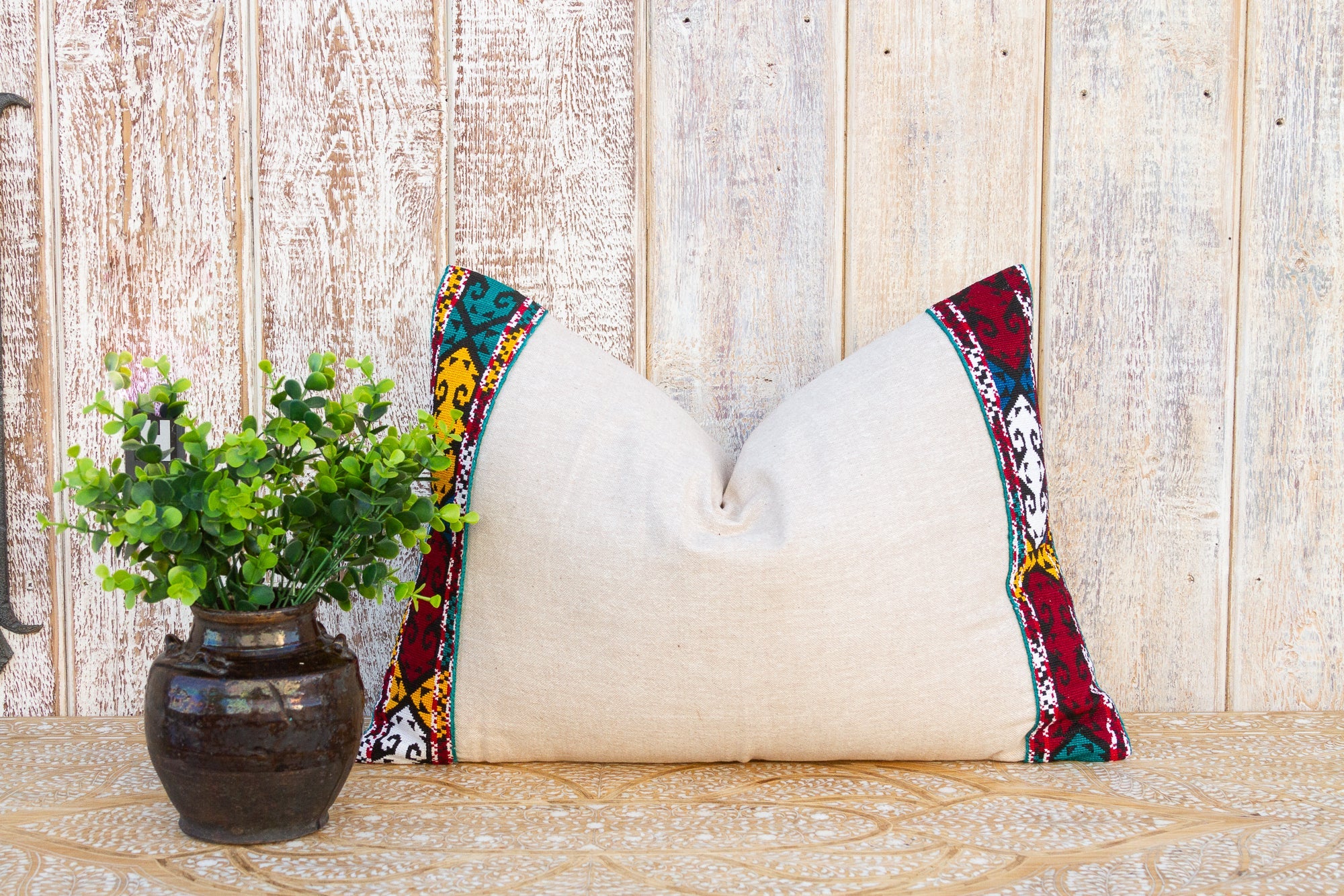 DE-COR | Globally Inspired, Czaee Linen Tribal Border Pillow (Trade)