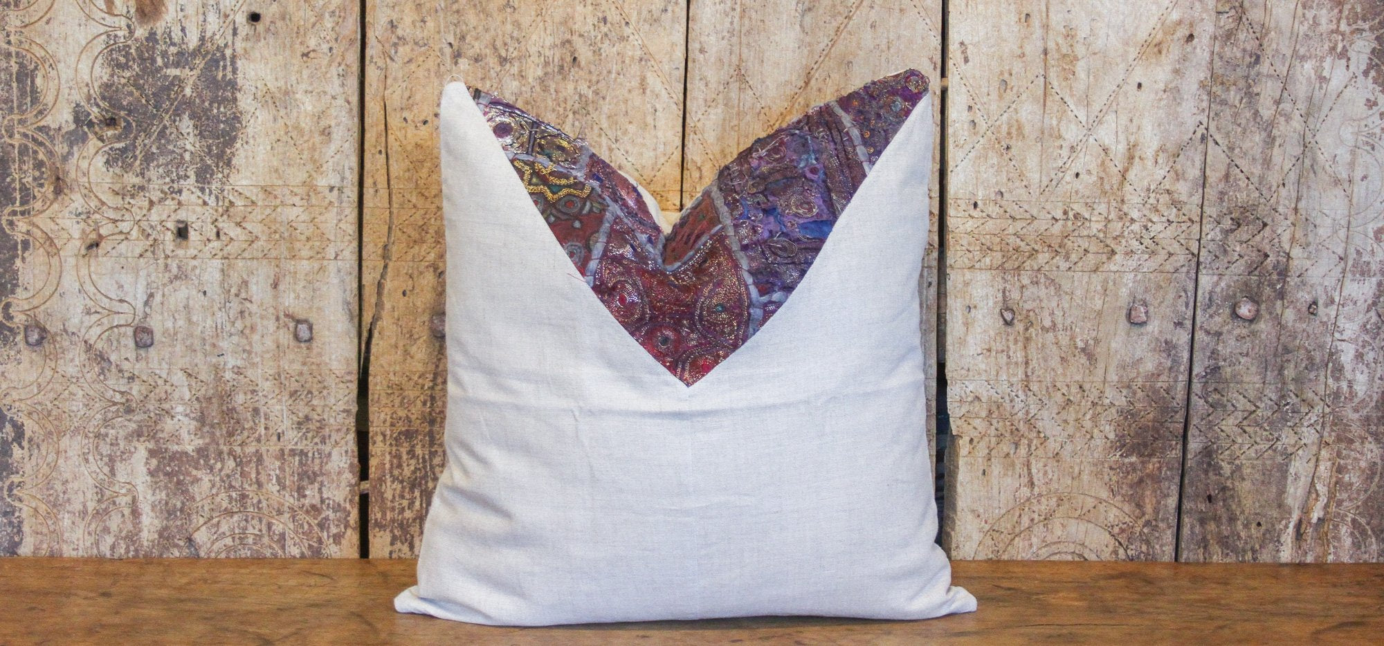 DE-COR | Globally Inspired, Daha Metallic Embroidered Square Pillow (Trade)