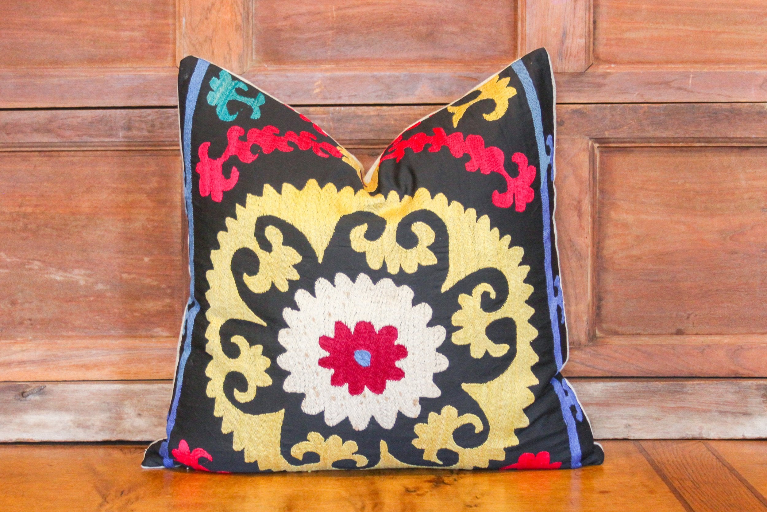 DE-COR | Globally Inspired, Daisy Suzani Square Pillow (Trade)