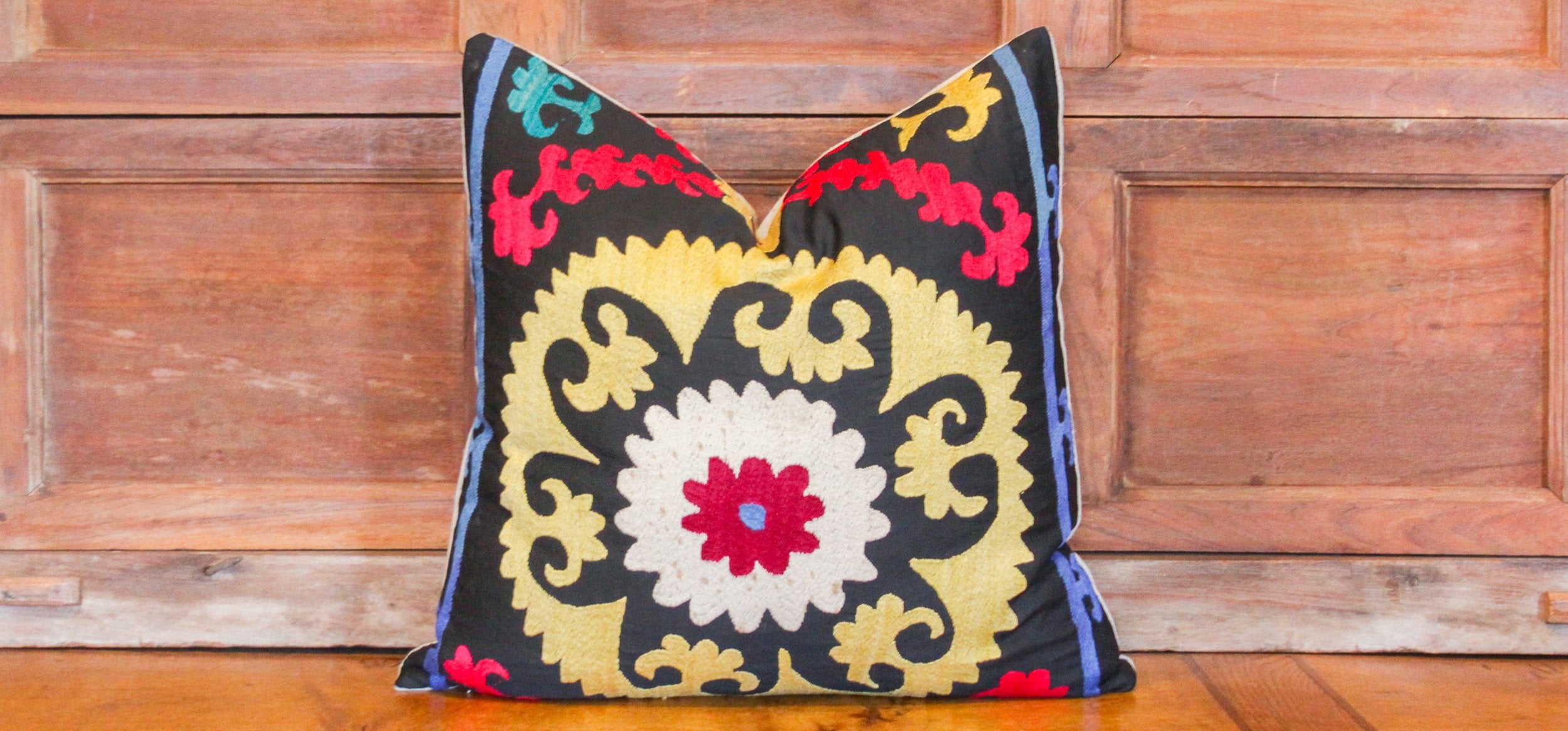 DE-COR | Globally Inspired, Daisy Suzani Square Pillow (Trade)