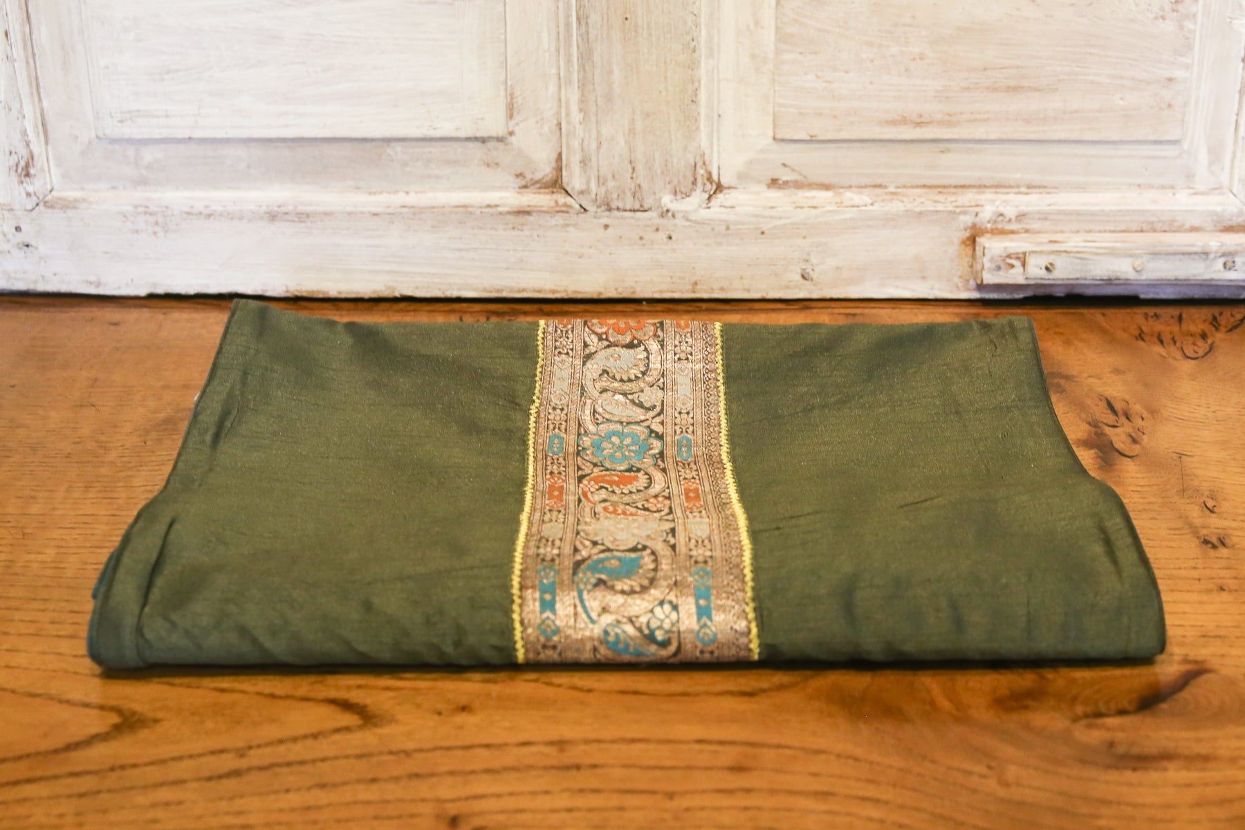 DE-COR | Globally Inspired, Olive Belled Heritage Silk Runner